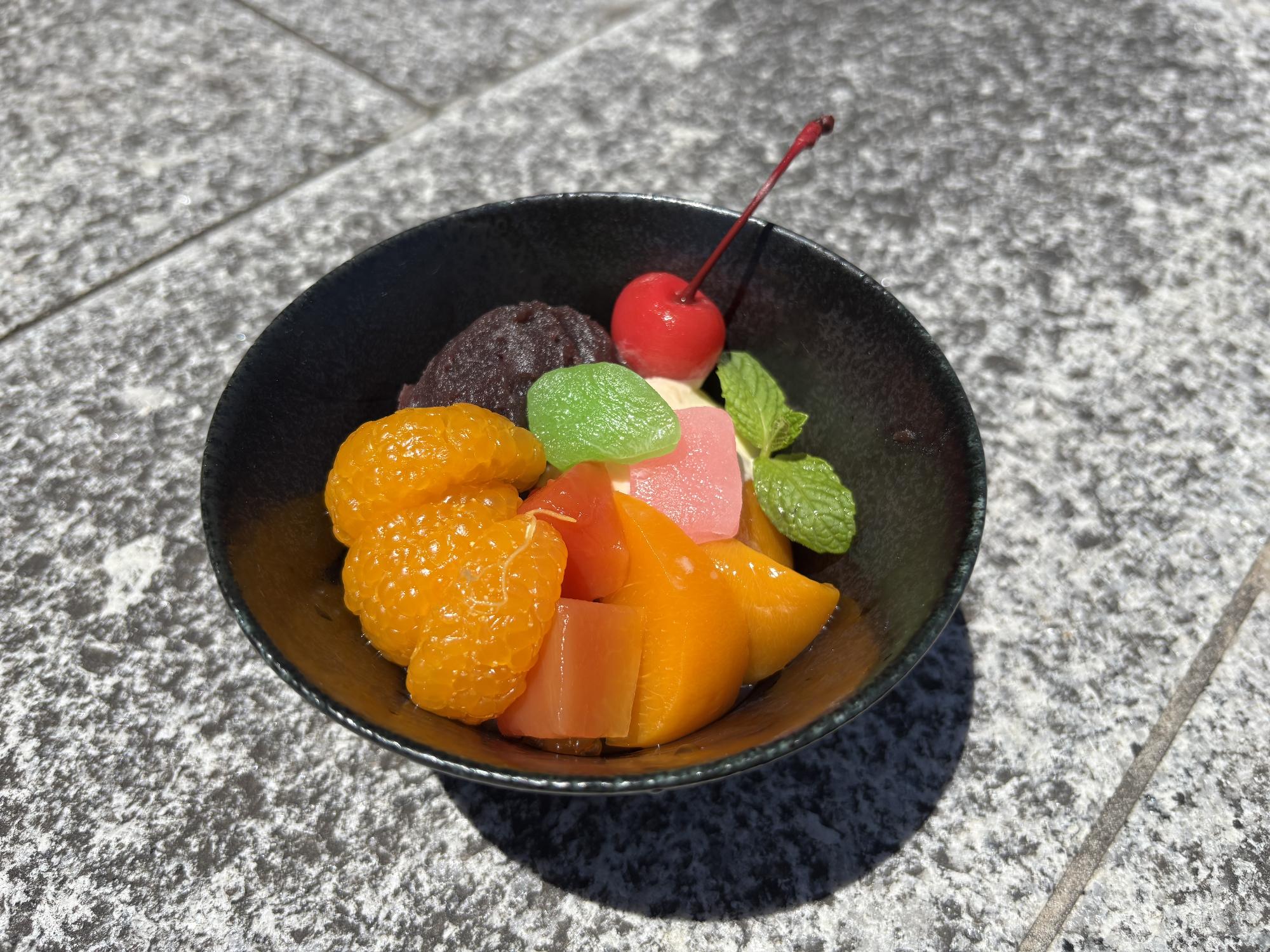 クリームあんみつ