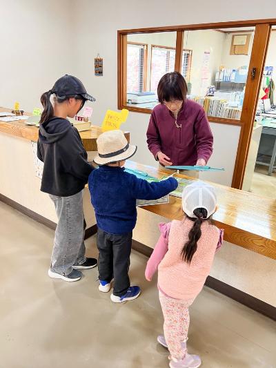 受付をしている参加者の写真です。