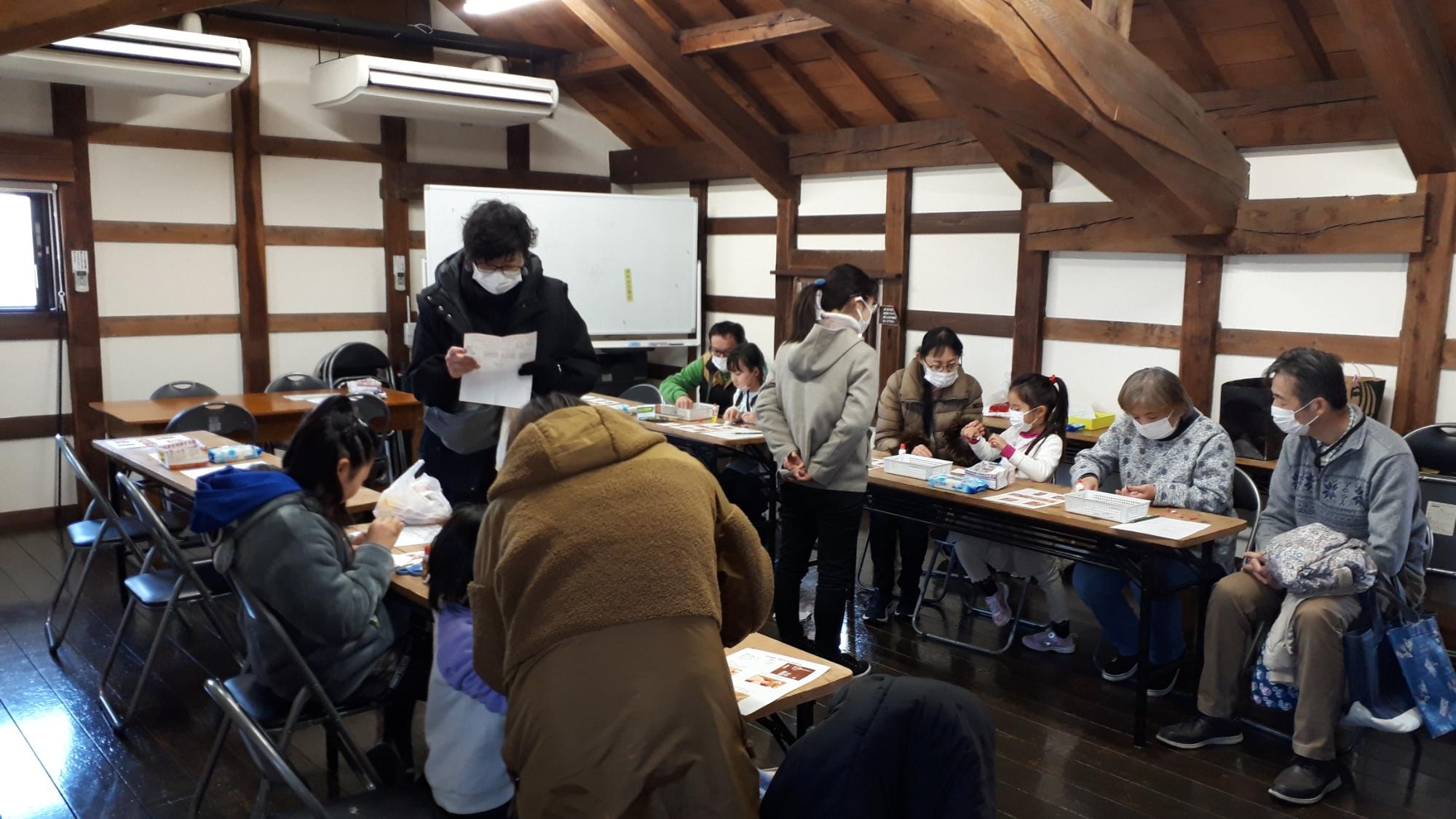 ワークショップ「つまみ細工のストラップをつくろう」