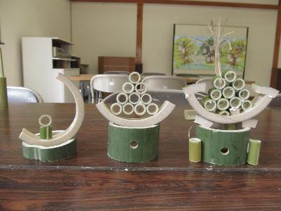 竹で作った月見だんごの写真です。