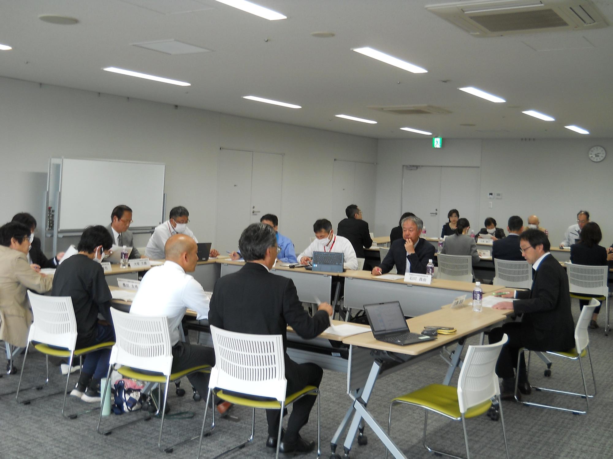 令和7年度第1回協議会の様子