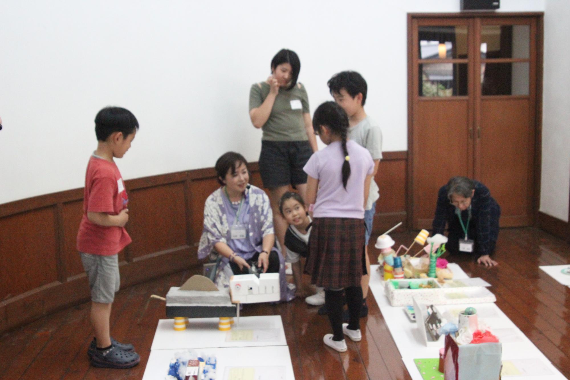 R7.4.20作品鑑賞会の様子