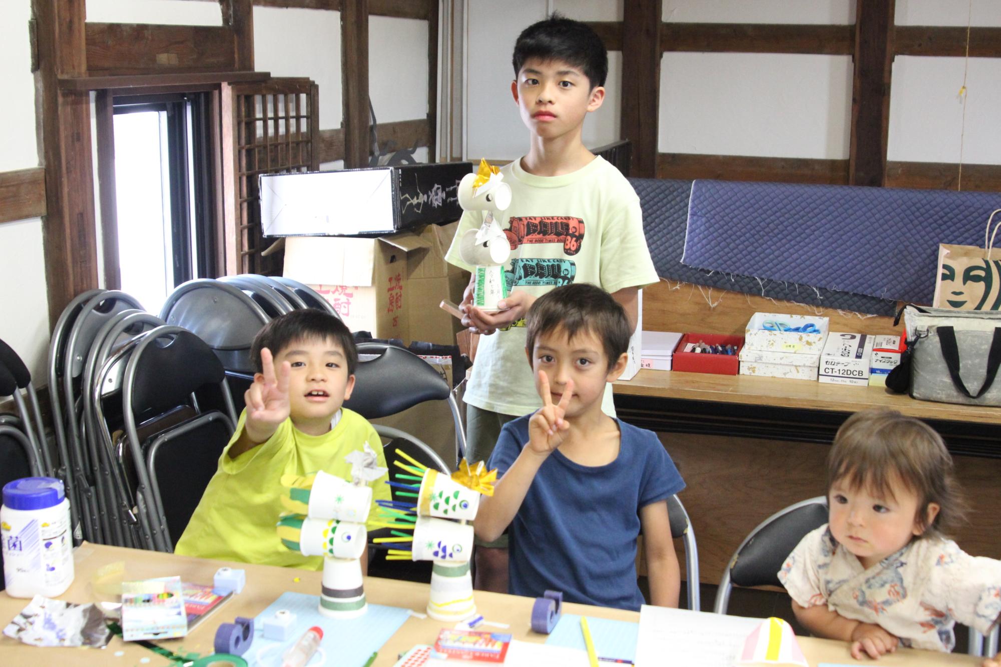 久保邸こどもの日ワークショップ「紙コップでこいのぼりをつくろう」