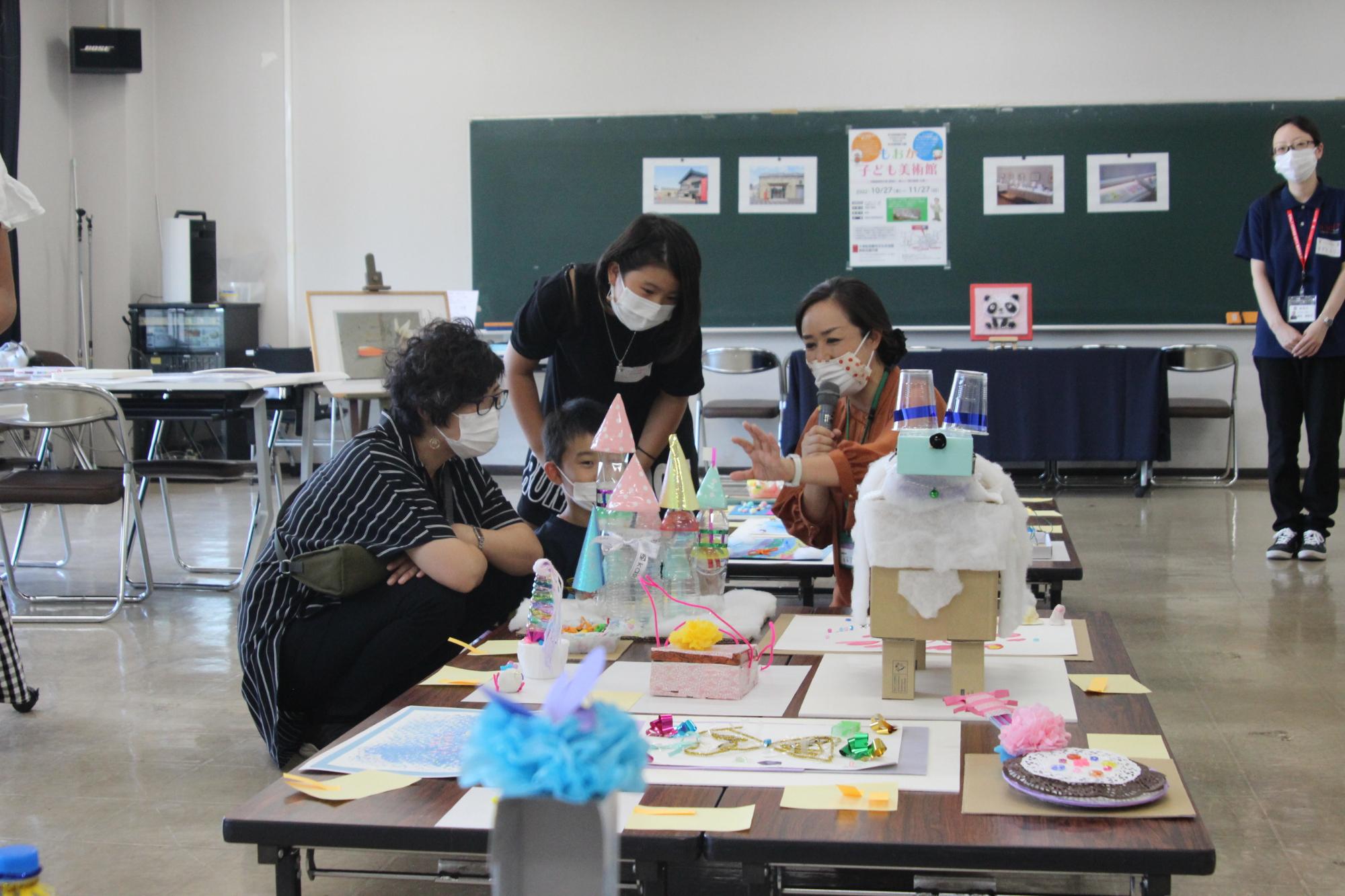 作品鑑賞会の様子