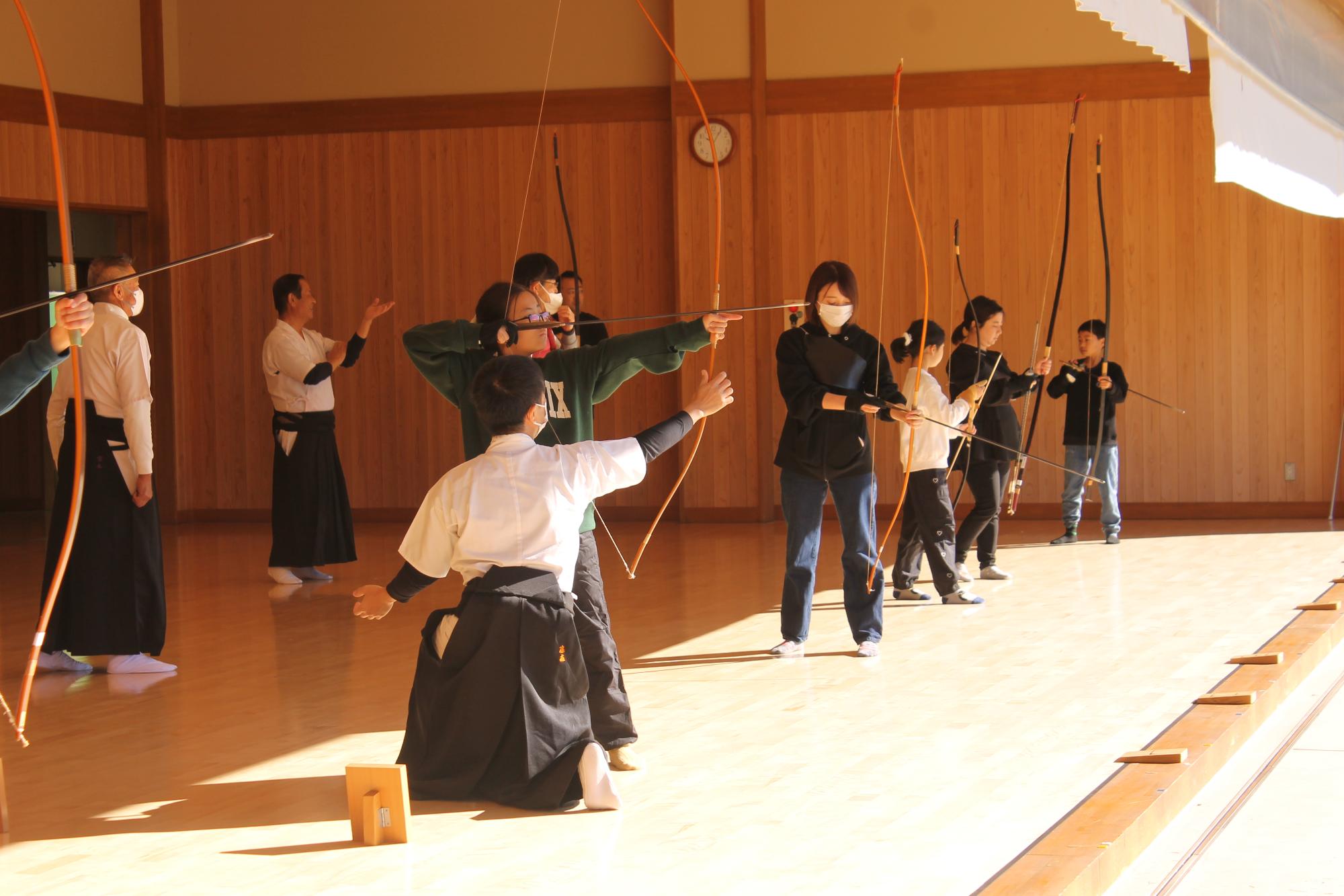 R7こども弓道教室の様子