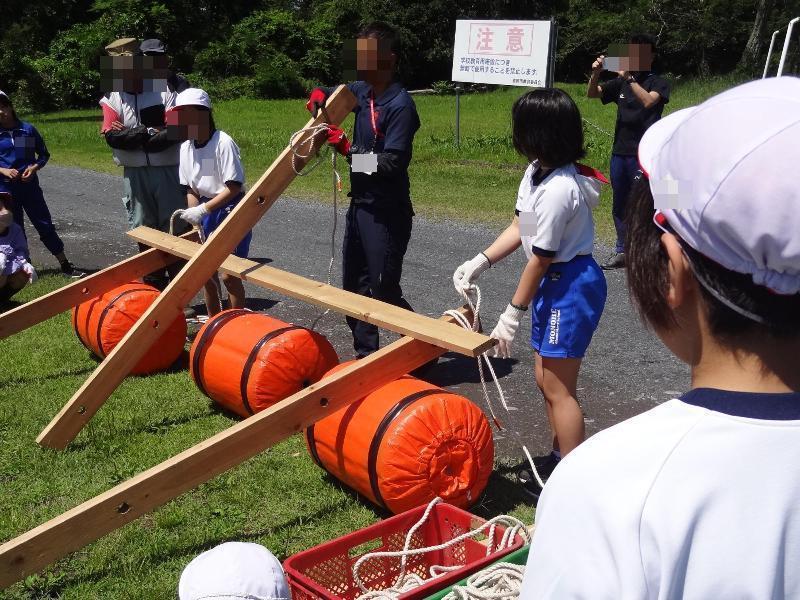 いかだの組み立て