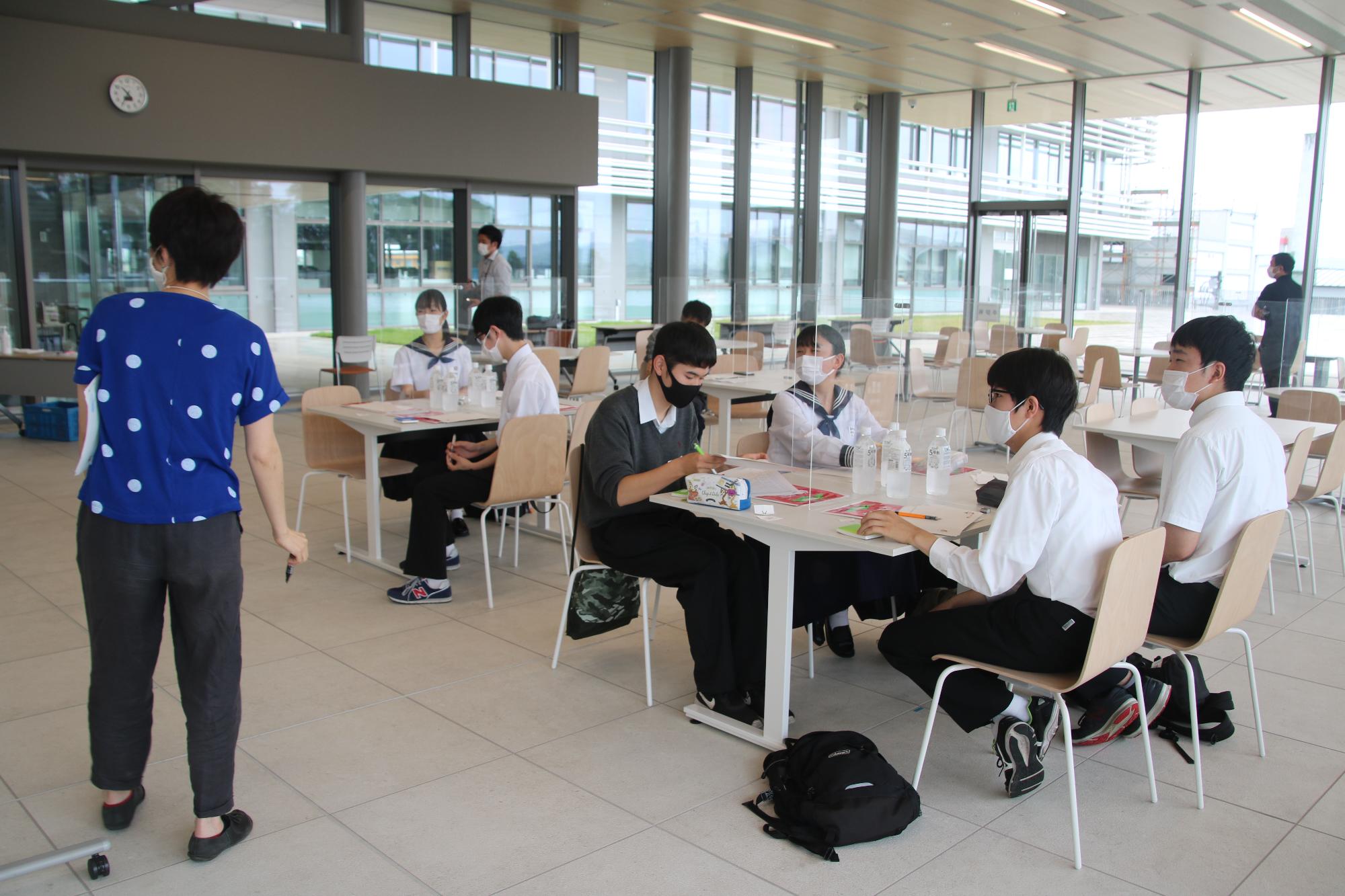 令和3年6月19日に行われた初回顔合わせの様子の写真