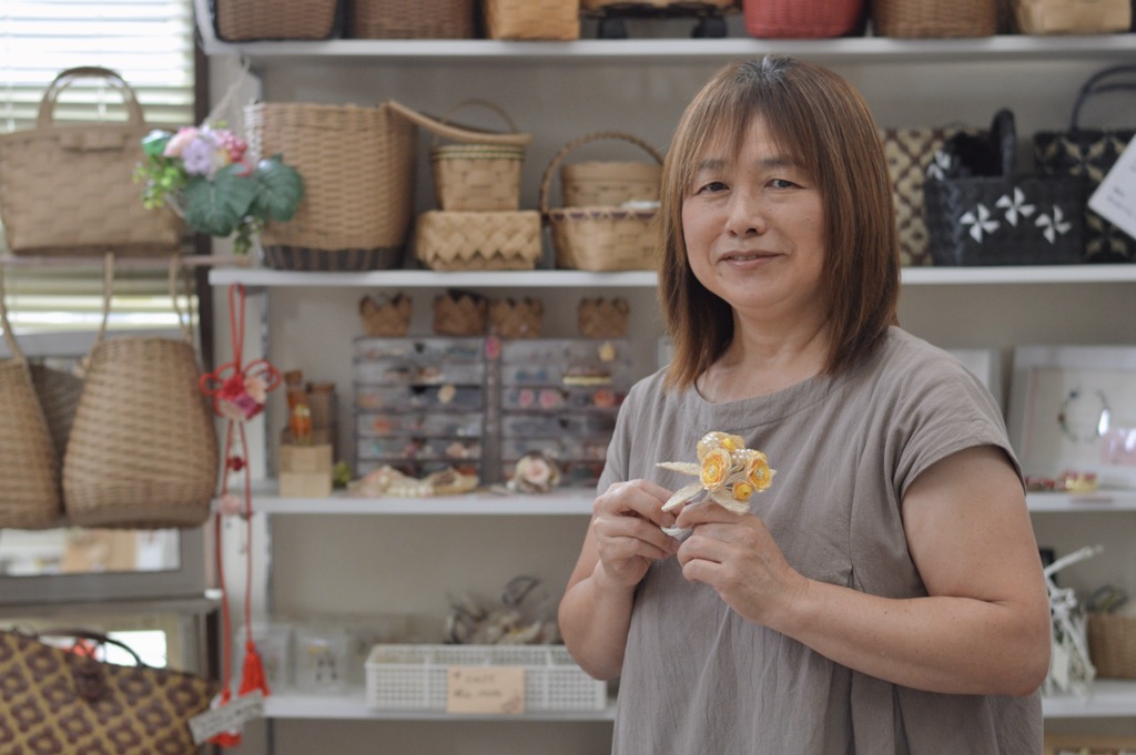 ハンドメイド作品を紹介してくれた中畑さん