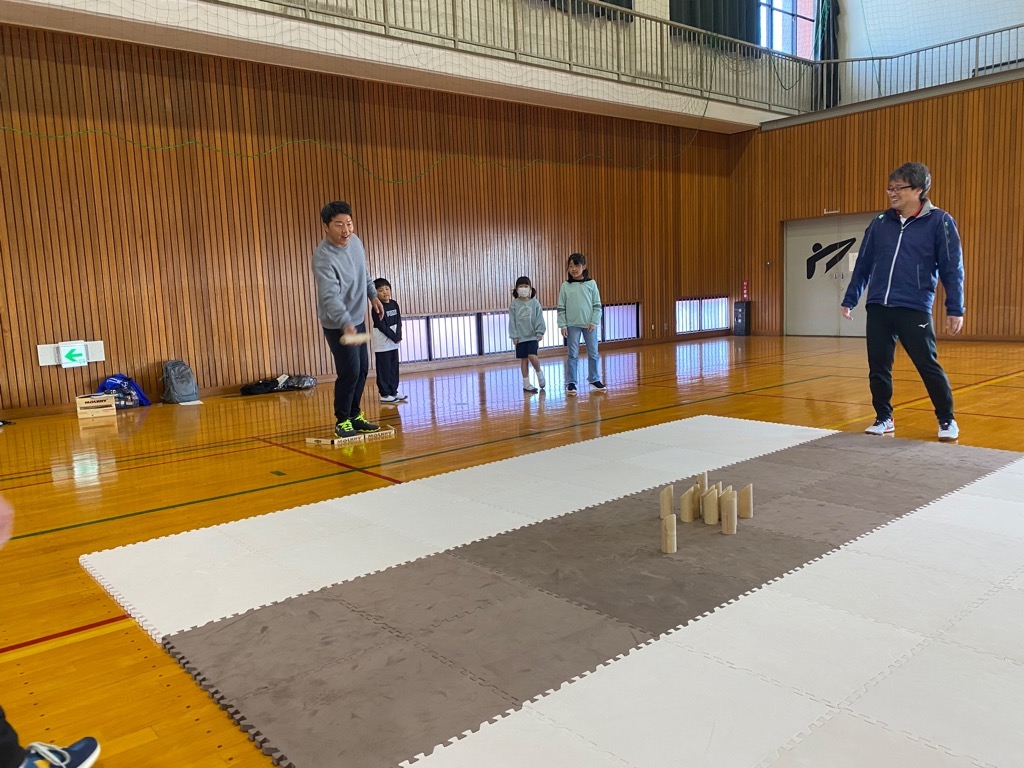 モルックを楽しむ様子