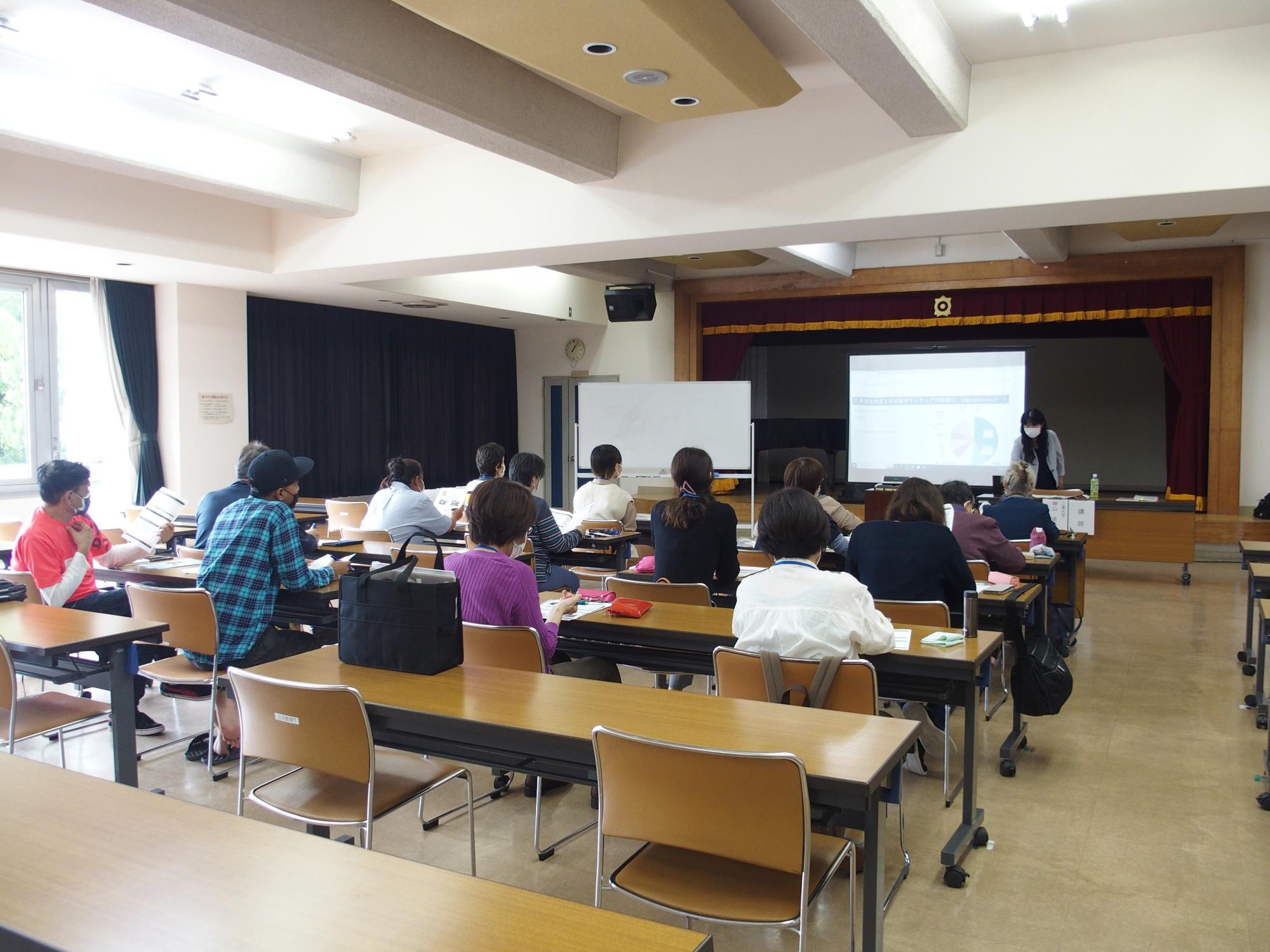 2022年 日本語指導ボランティア養成講座 講義の様子