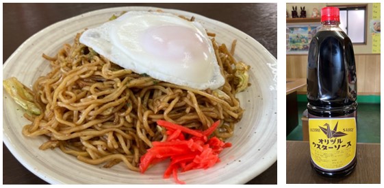 真増屋の焼きそば「たまごのせ」とオリズルソースの写真