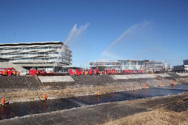 消防車の放水の様子